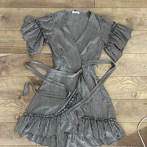 MAX STUDIO Flowy Plaid Dress 🤍🖤 XS